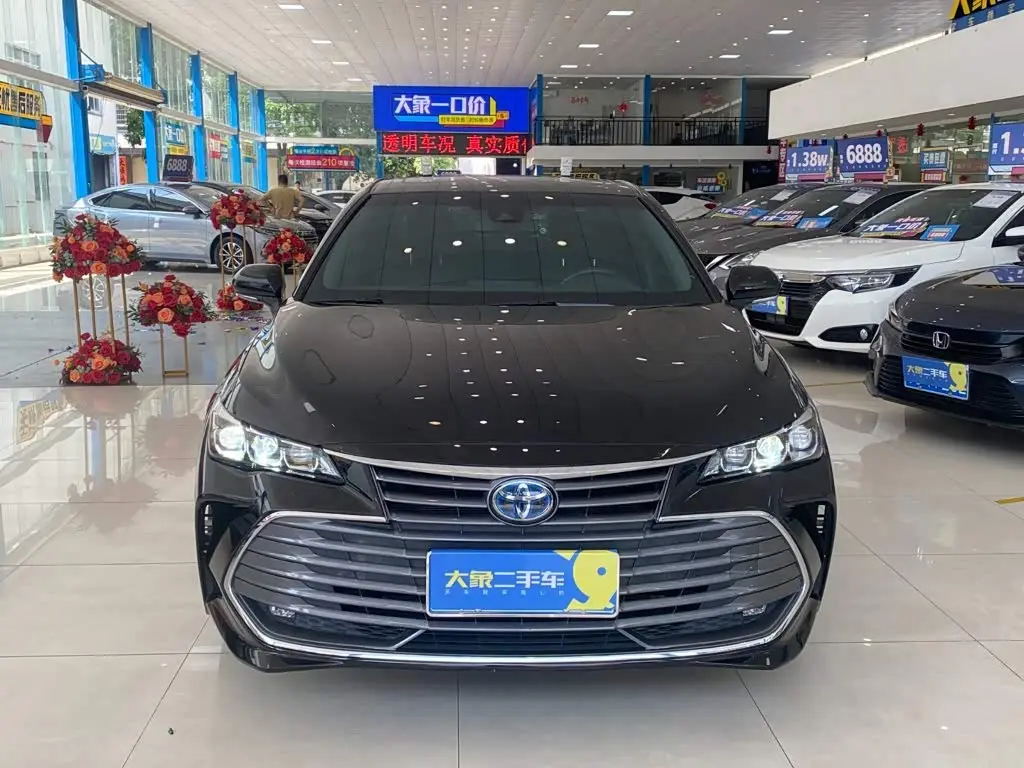 Toyota Avalon 2021 — Photo 2/16