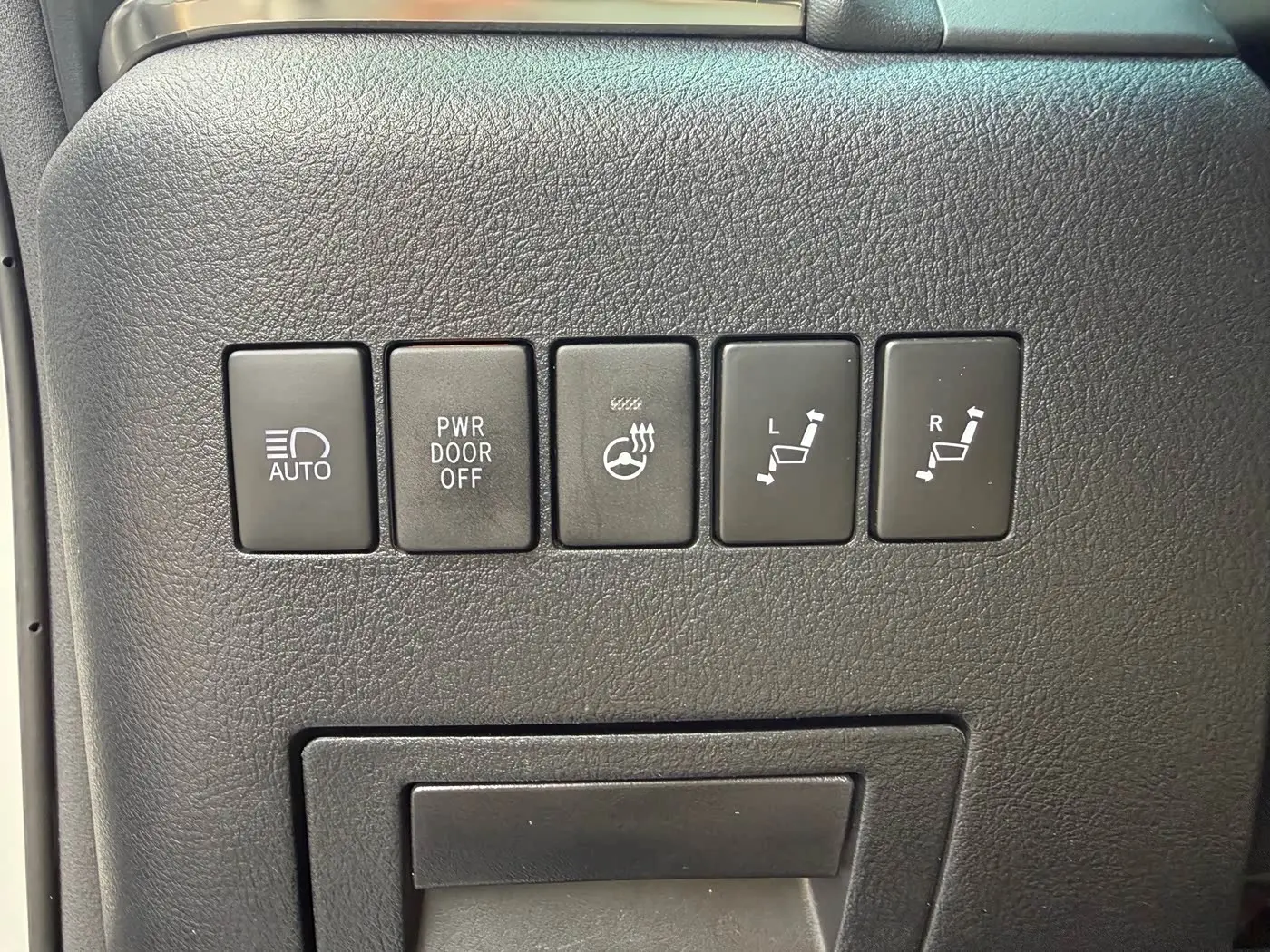 Toyota Alphard 2022 — Photo 20/20