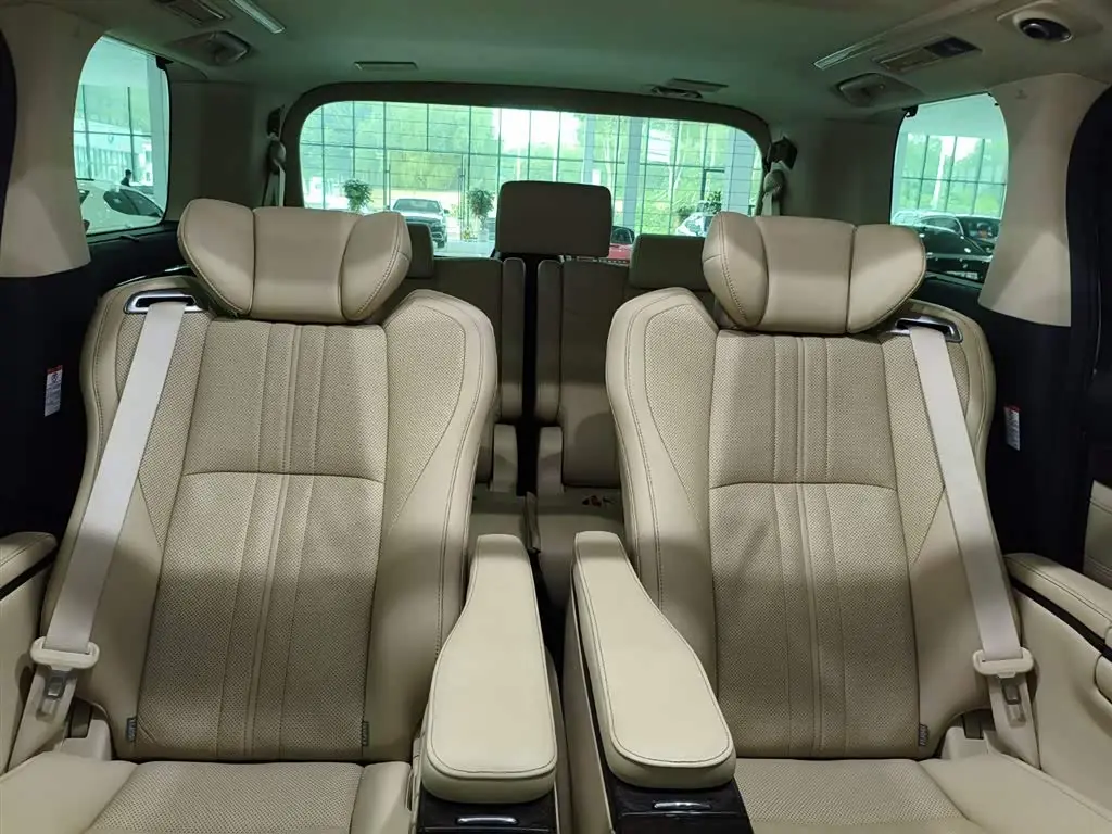 Toyota Vellfire 2021 — Photo 16/17