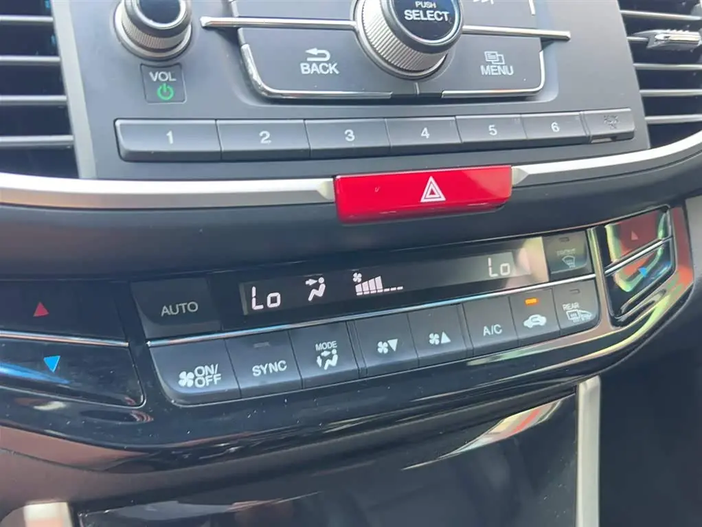 Honda Accord 2017 — Şəkil 8/20