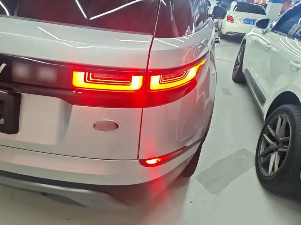 Land Rover Range Rover Velar 2021 — Photo 8/20