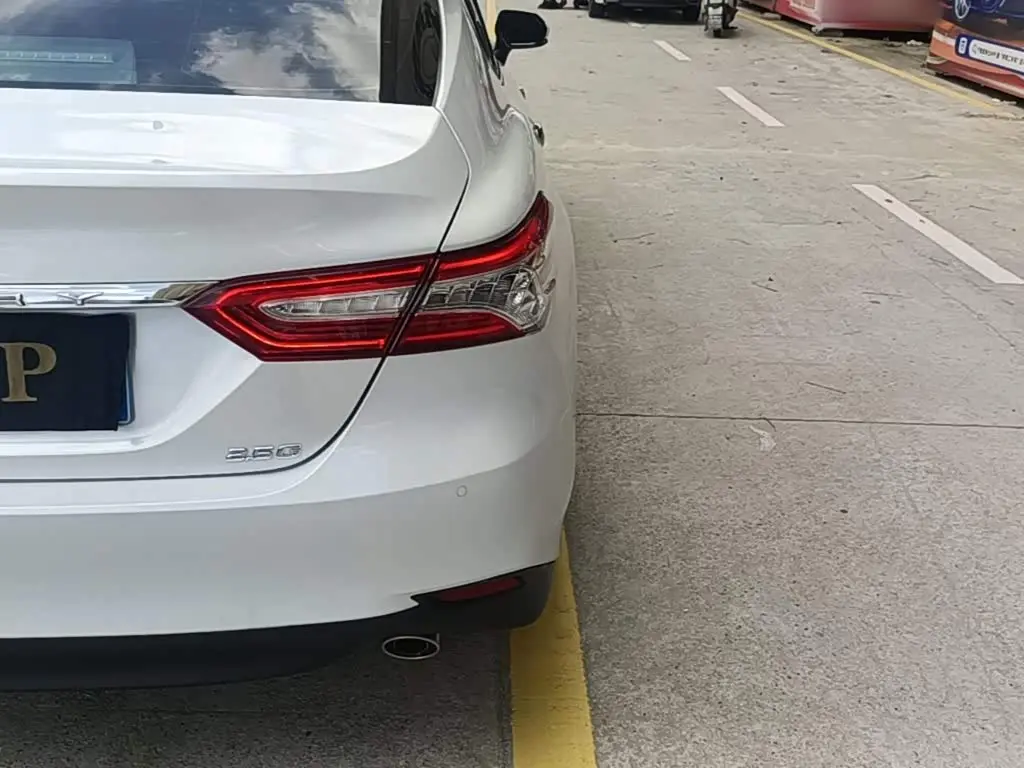 Toyota Camry 2022 — Photo 8/20
