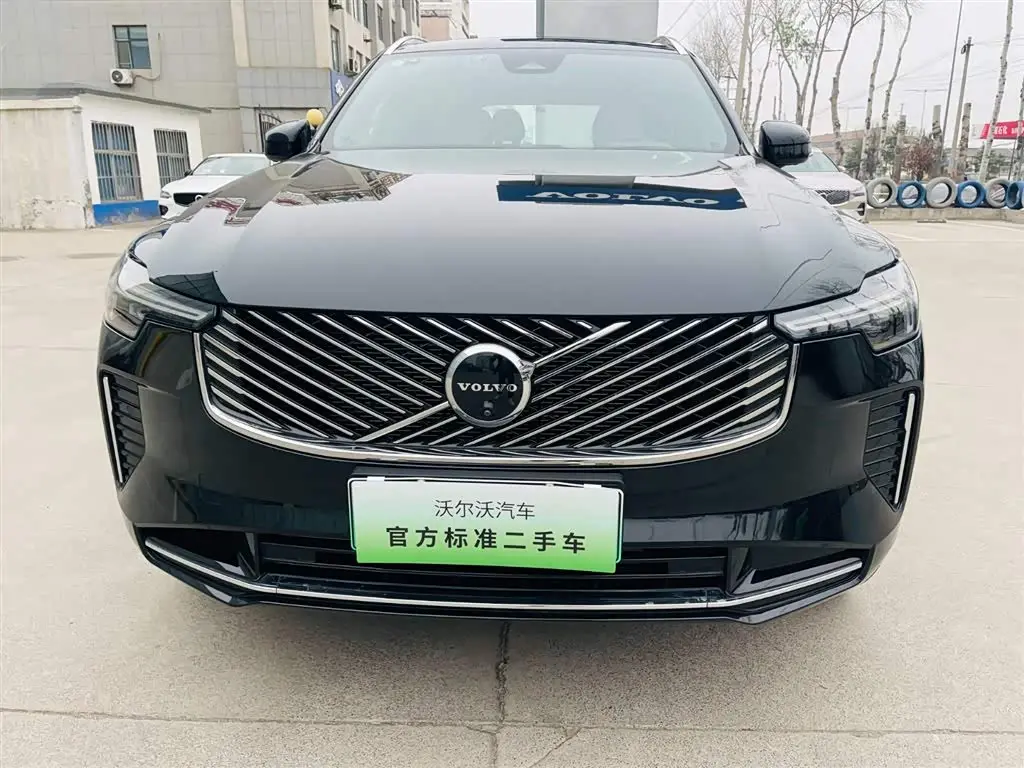 Volvo XC90 Plug-in Hybrid 2025 — Photo 7/20