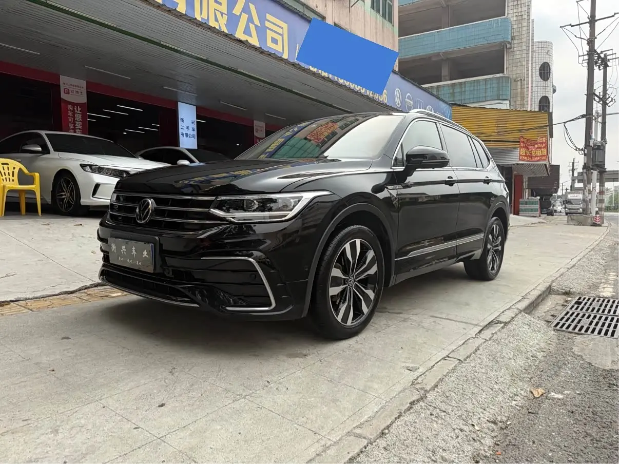Volkswagen Tiguan L 2023 — Şəkil 1/13