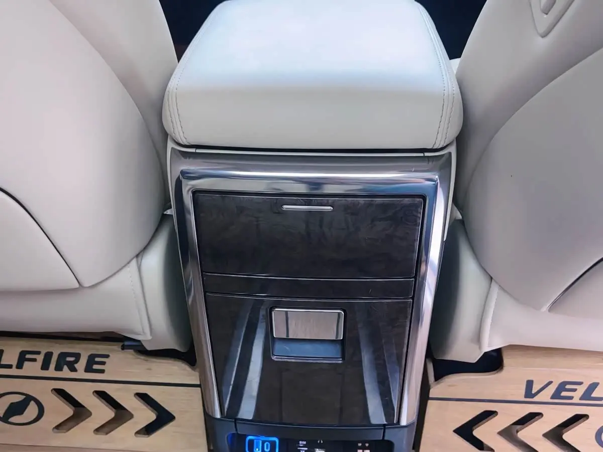 Toyota Vellfire 2022 — ფოტო 12/20