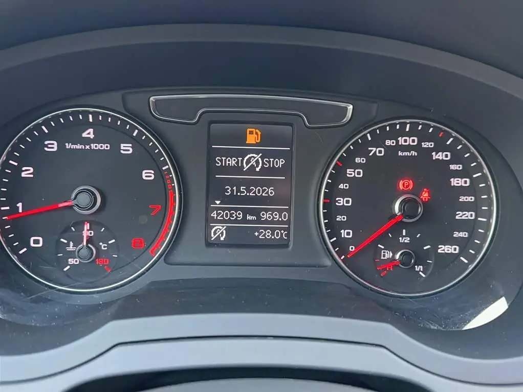Audi Q3 2018 — Şəkil 11/11