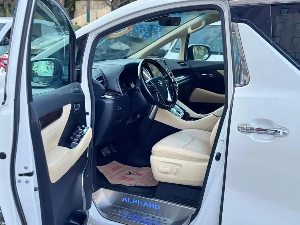 Toyota Alphard 2020 — Photo 7/9