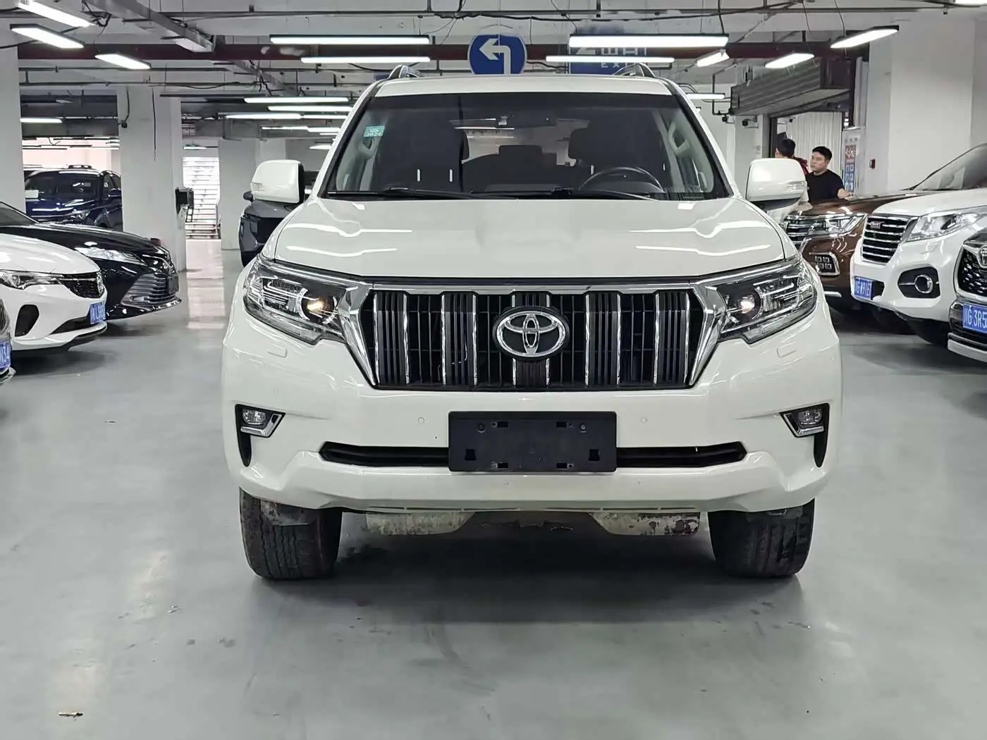 Toyota Prado 2018 — Photo 2/16