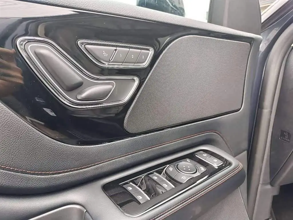 Lincoln Aviator 2023 — Şəkil 8/18