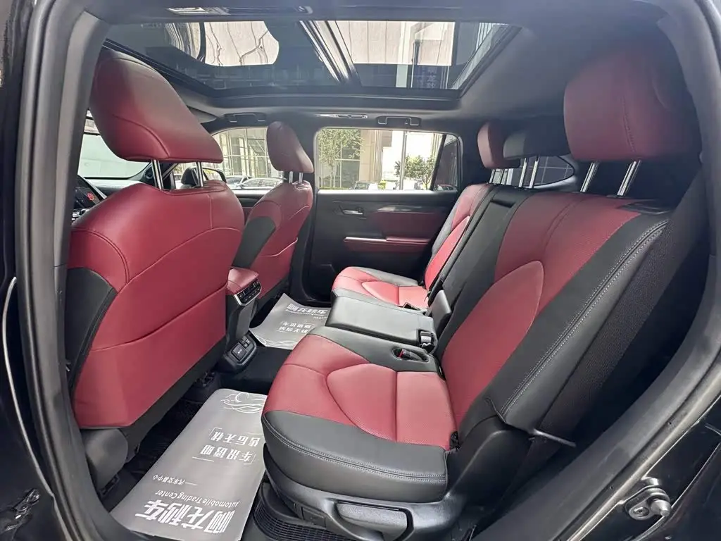 Toyota Crown Kluger 2023 — Photo 7/14