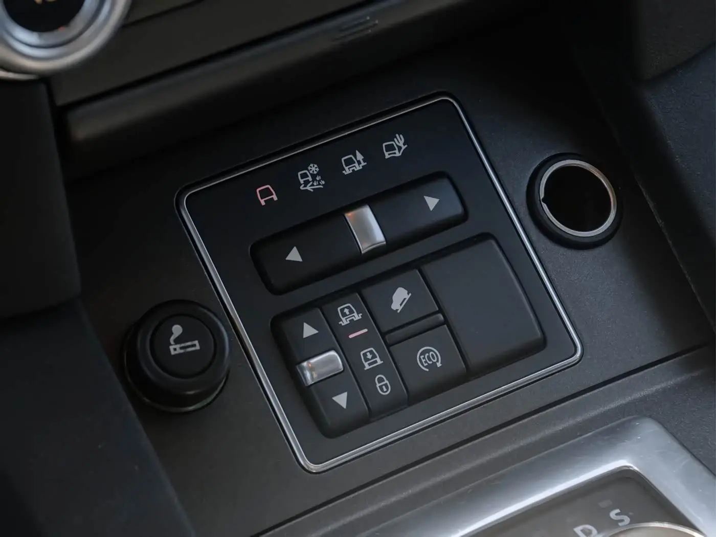 Land Rover Discovery 2016 — Photo 17/20