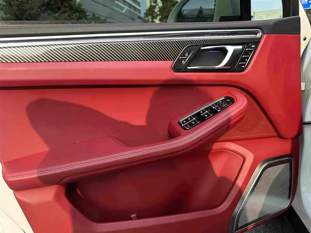 Porsche Macan 2022 — Photo 17/20