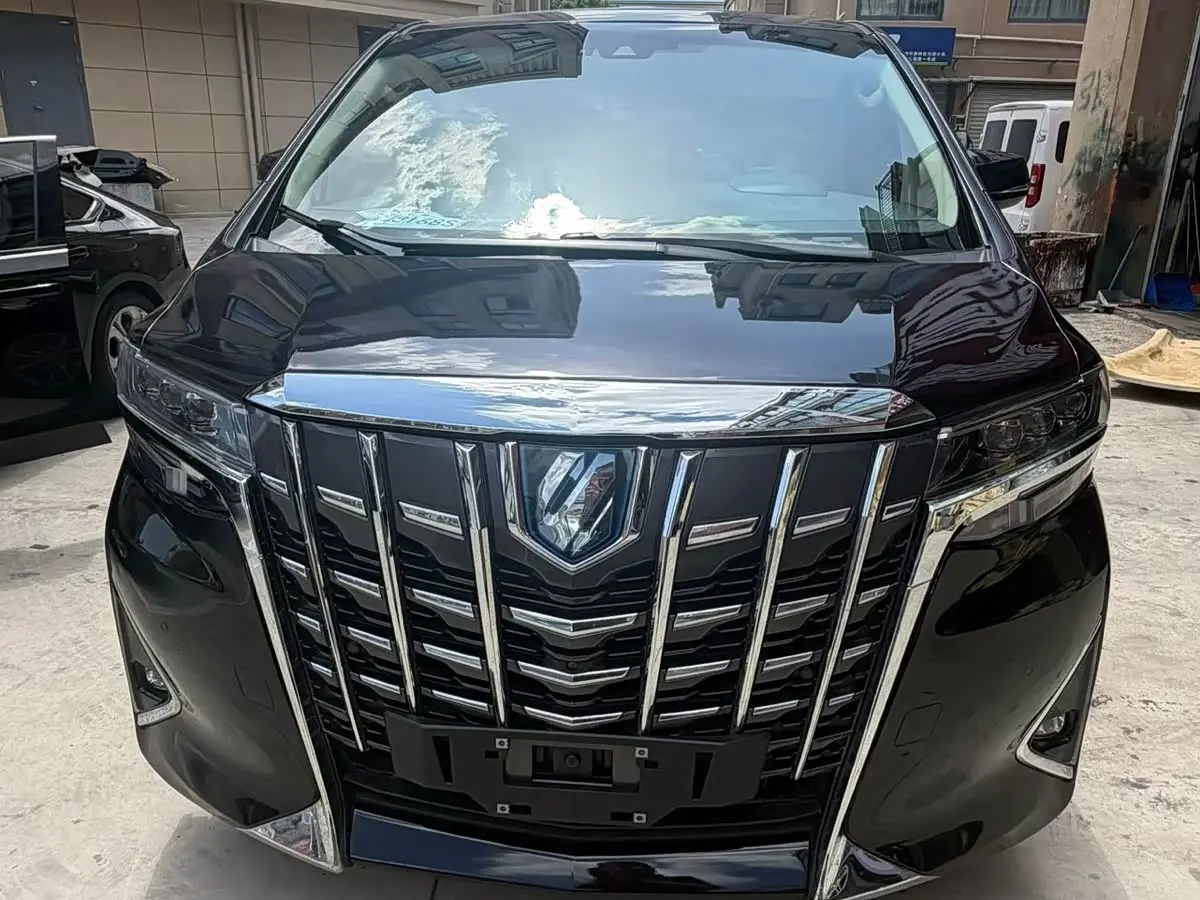 Toyota Alphard 2022 — Photo 2/9