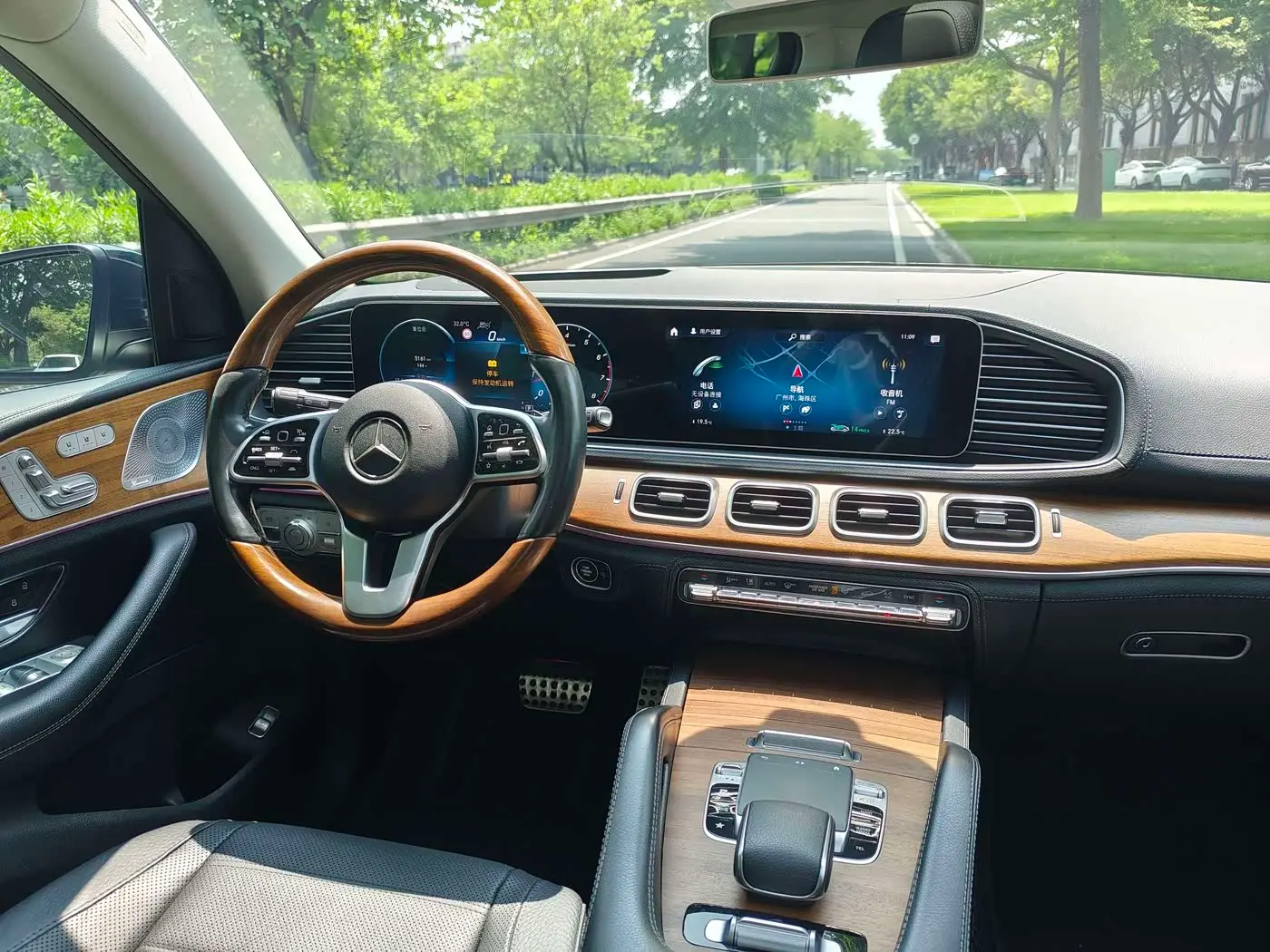Mercedes-Benz GLS 2020 — Photo 10/20