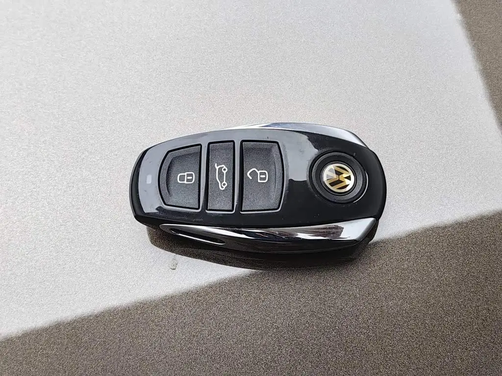Volkswagen Touareg 2015 — Şəkil 19/20