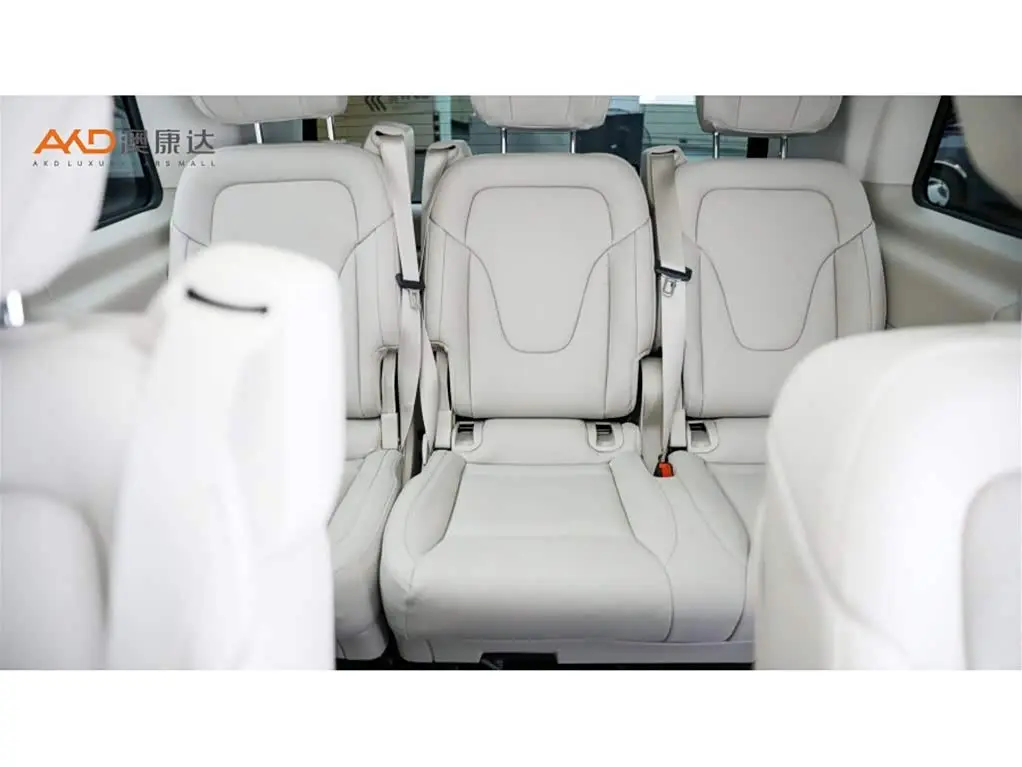 Mercedes-Benz V-Class 2024 — Photo 9/11