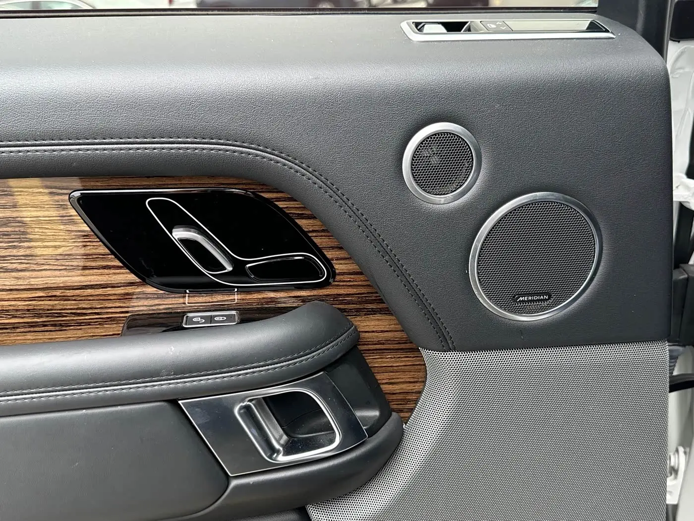 Land Rover Range Rover 2018 — Photo 12/19