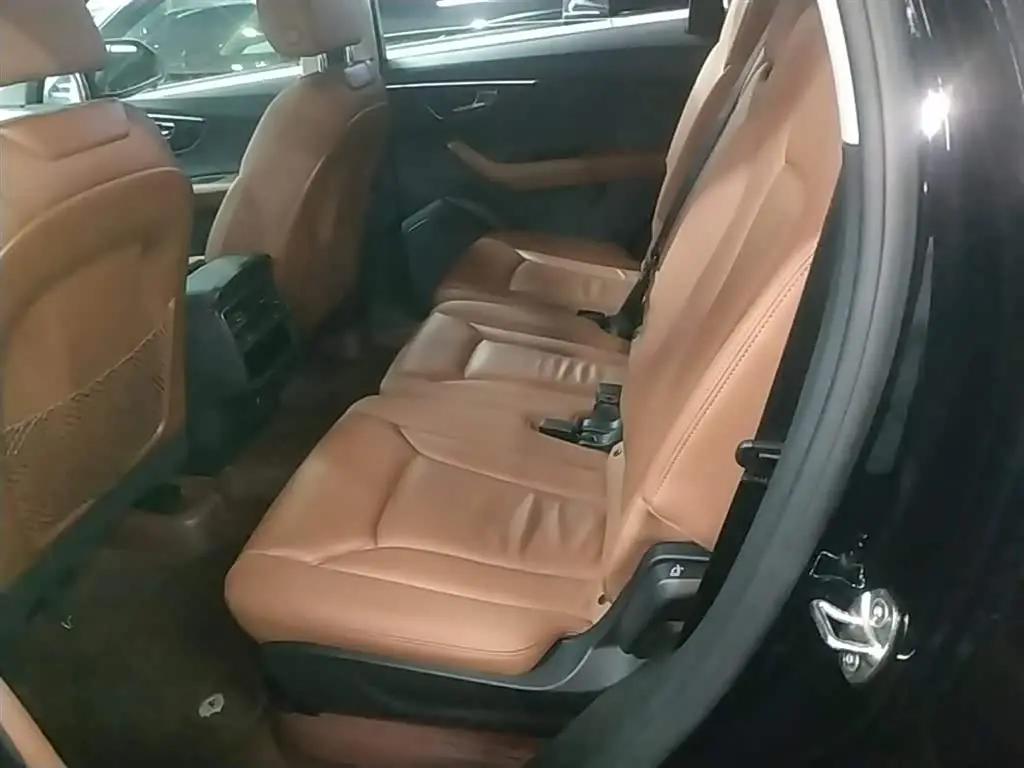 Audi Q7 2020 — Photo 17/20