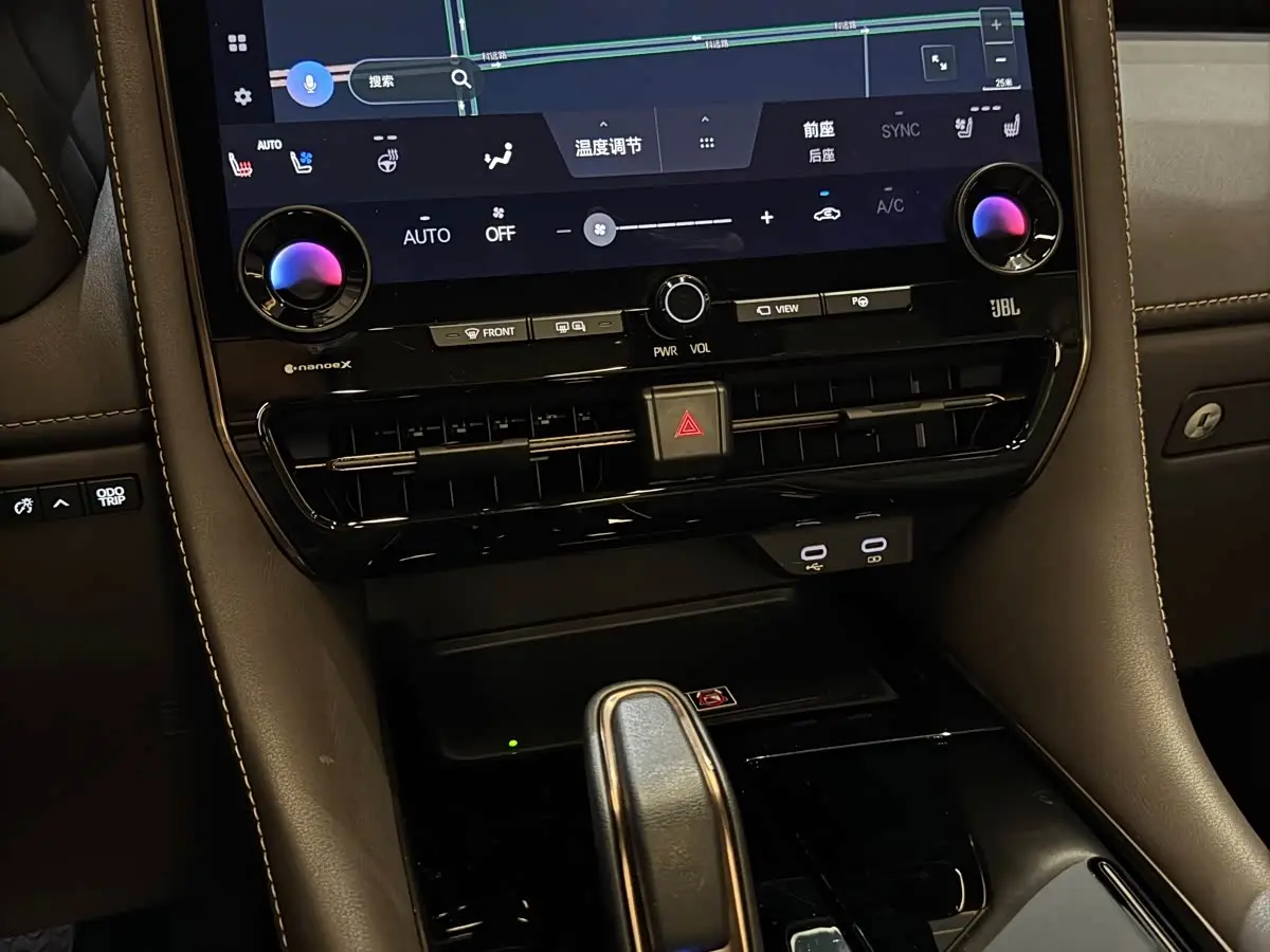 Toyota Vellfire 2023 — Фото 5/11