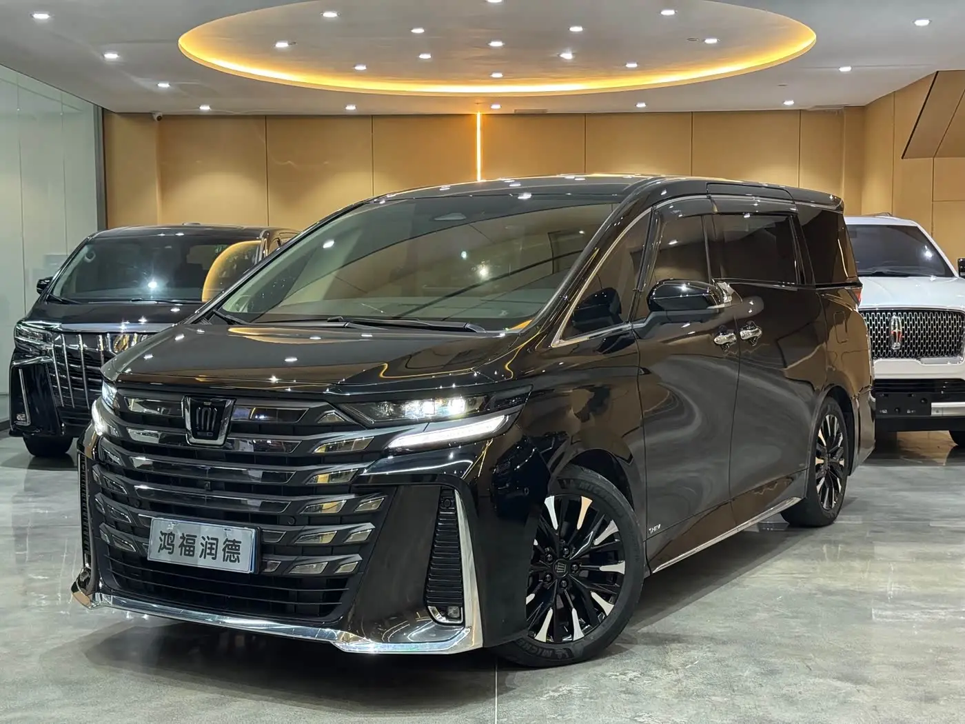 Toyota Vellfire 2023 — Фото 7/11