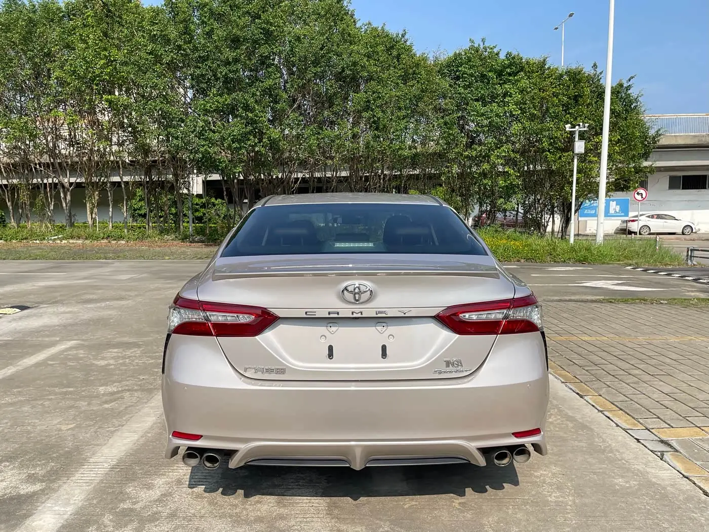 Toyota Camry 2019 — Şəkil 13/15