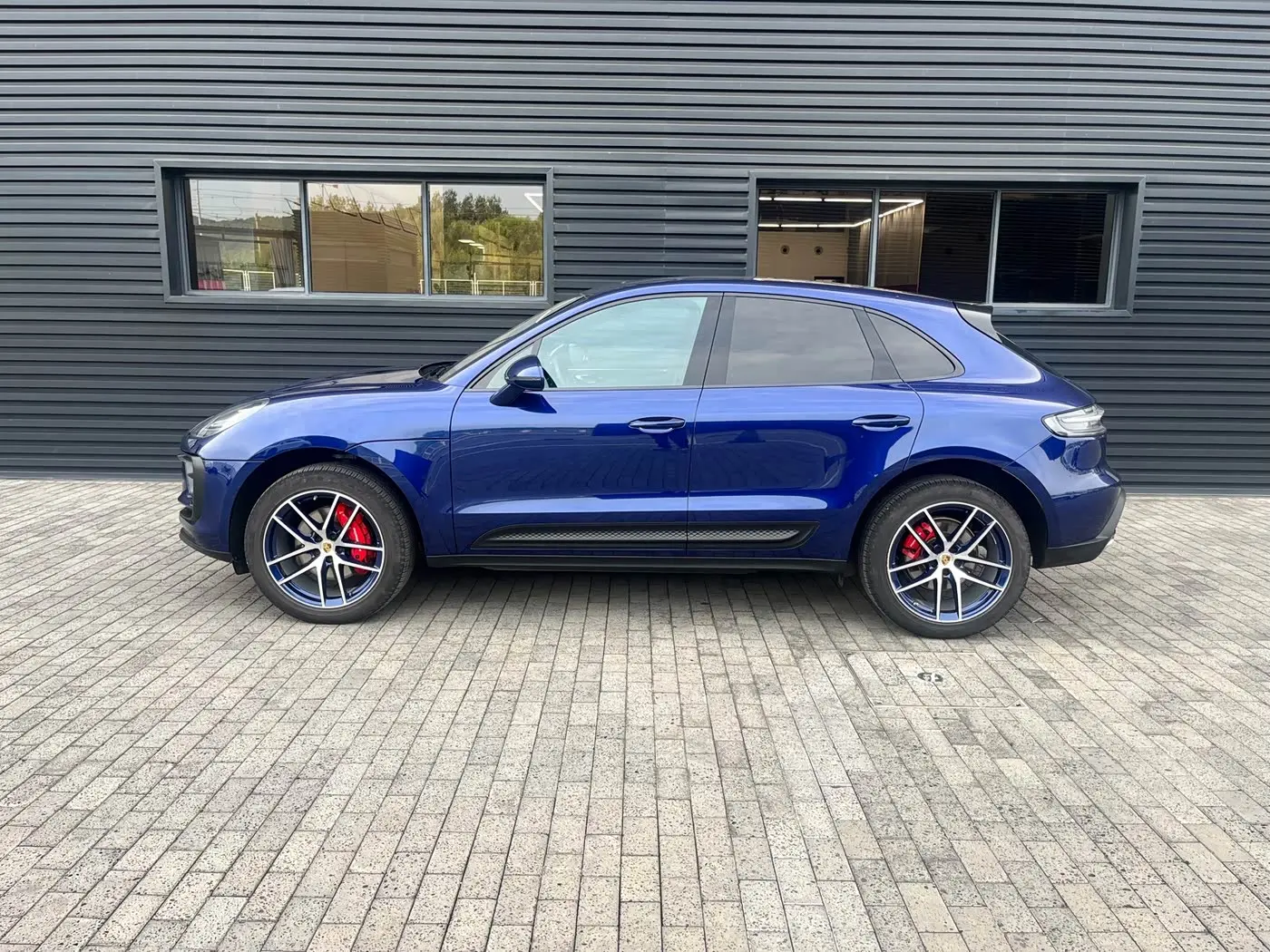 Porsche Macan 2023 — Photo 3/18