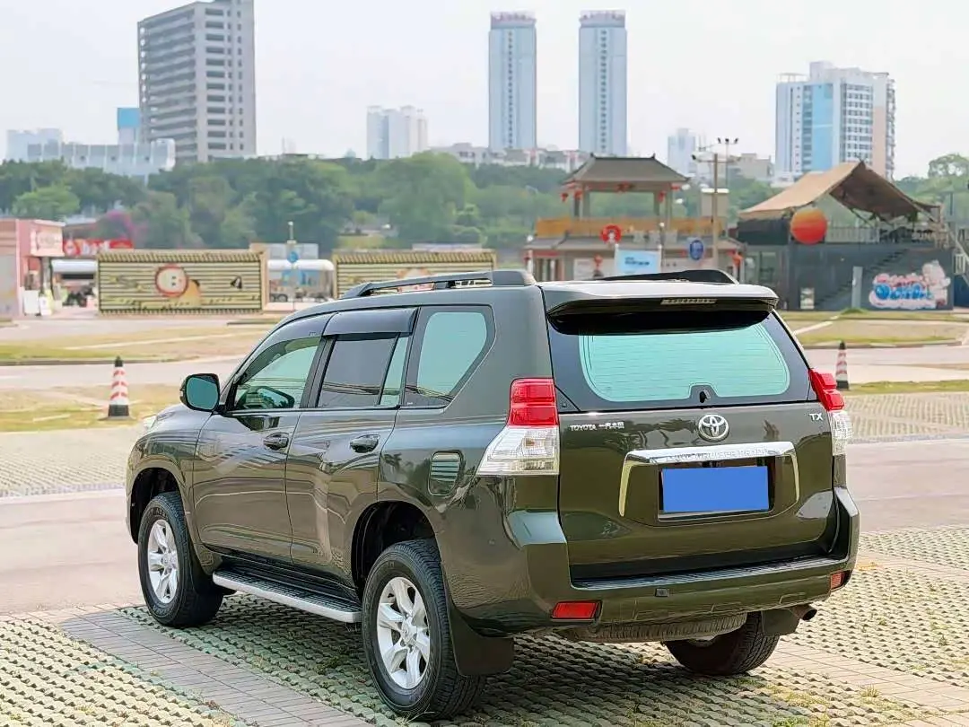 Toyota Prado 2012 — Photo 6/17