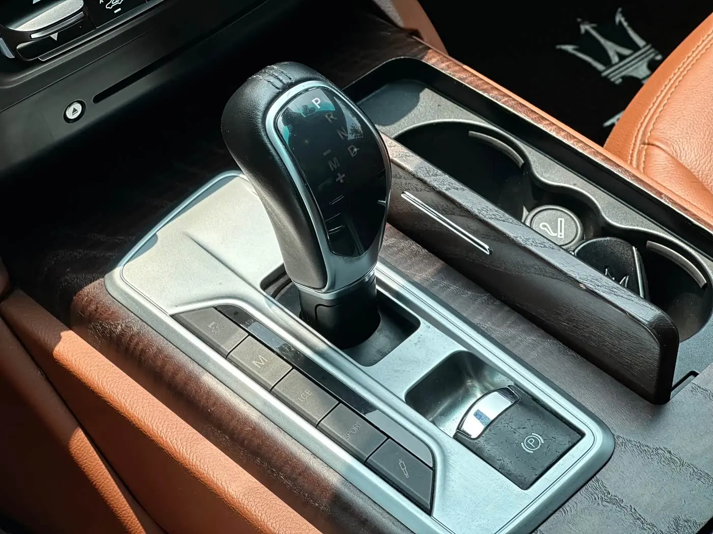 Maserati Quattroporte 2016 — Şəkil 16/17