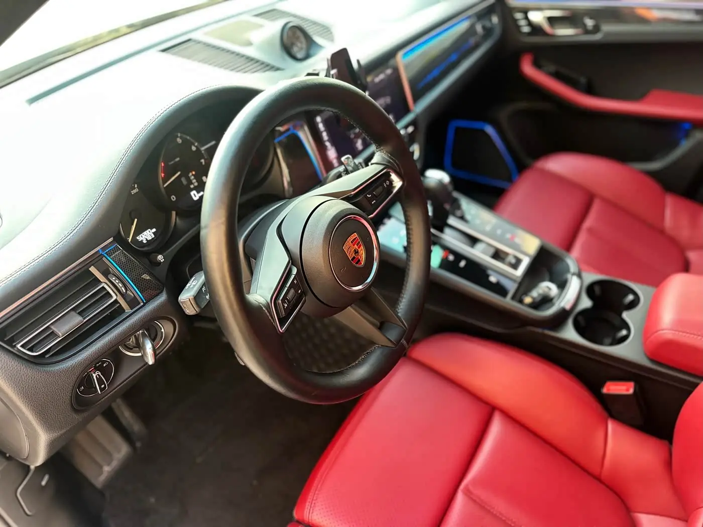 Porsche Macan 2023 — Photo 8/14