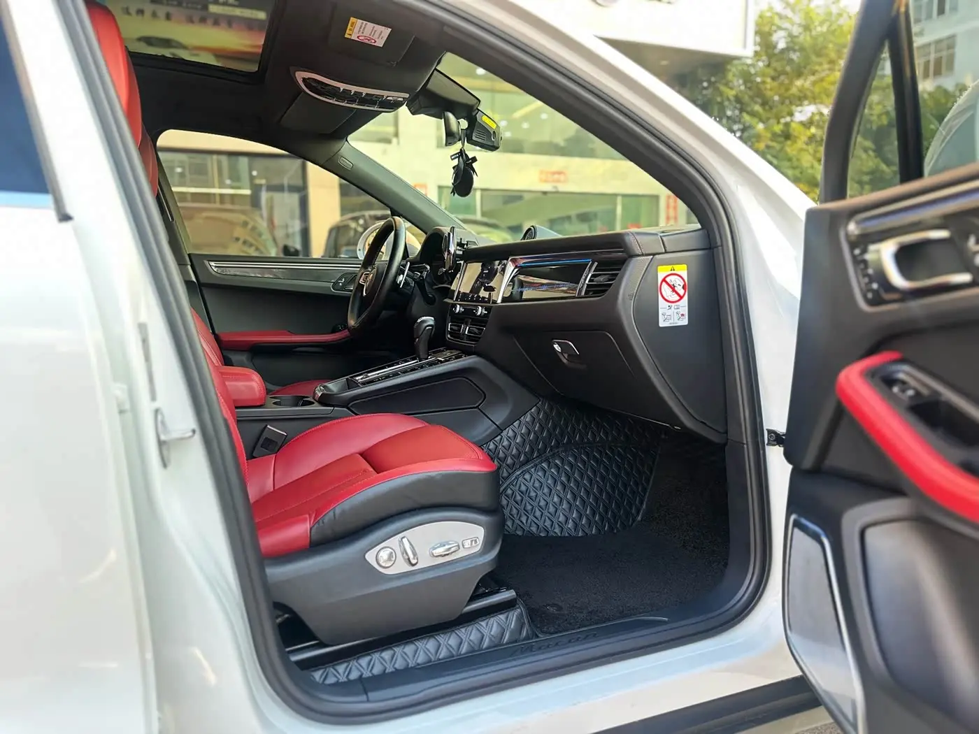 Porsche Macan 2023 — Photo 9/14