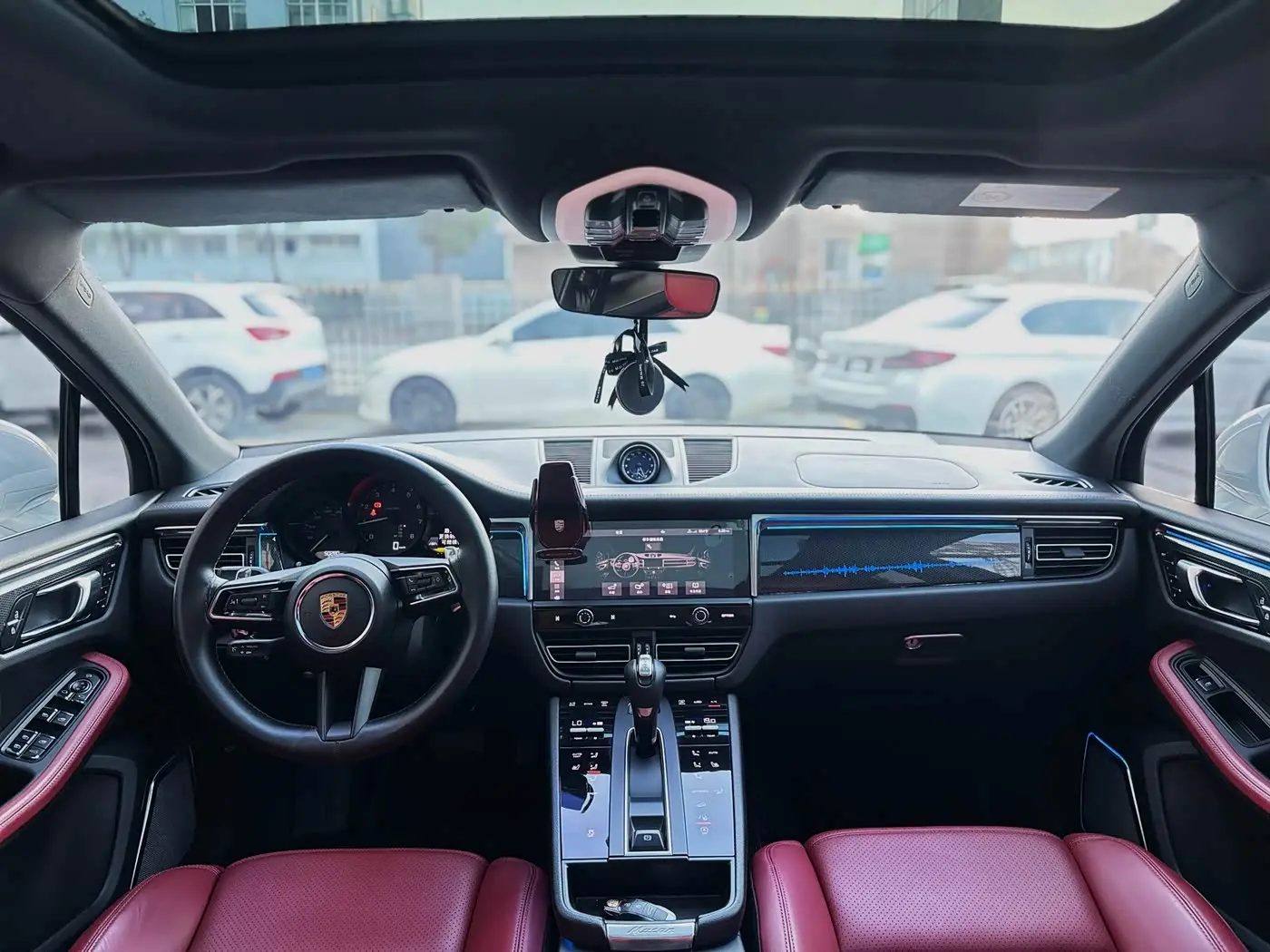 Porsche Macan 2023 — Photo 13/14