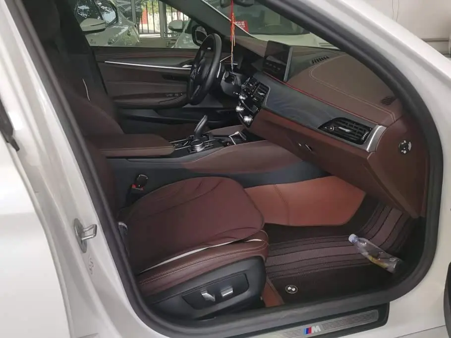 BMW 5 Series 2023 — Photo 8/16