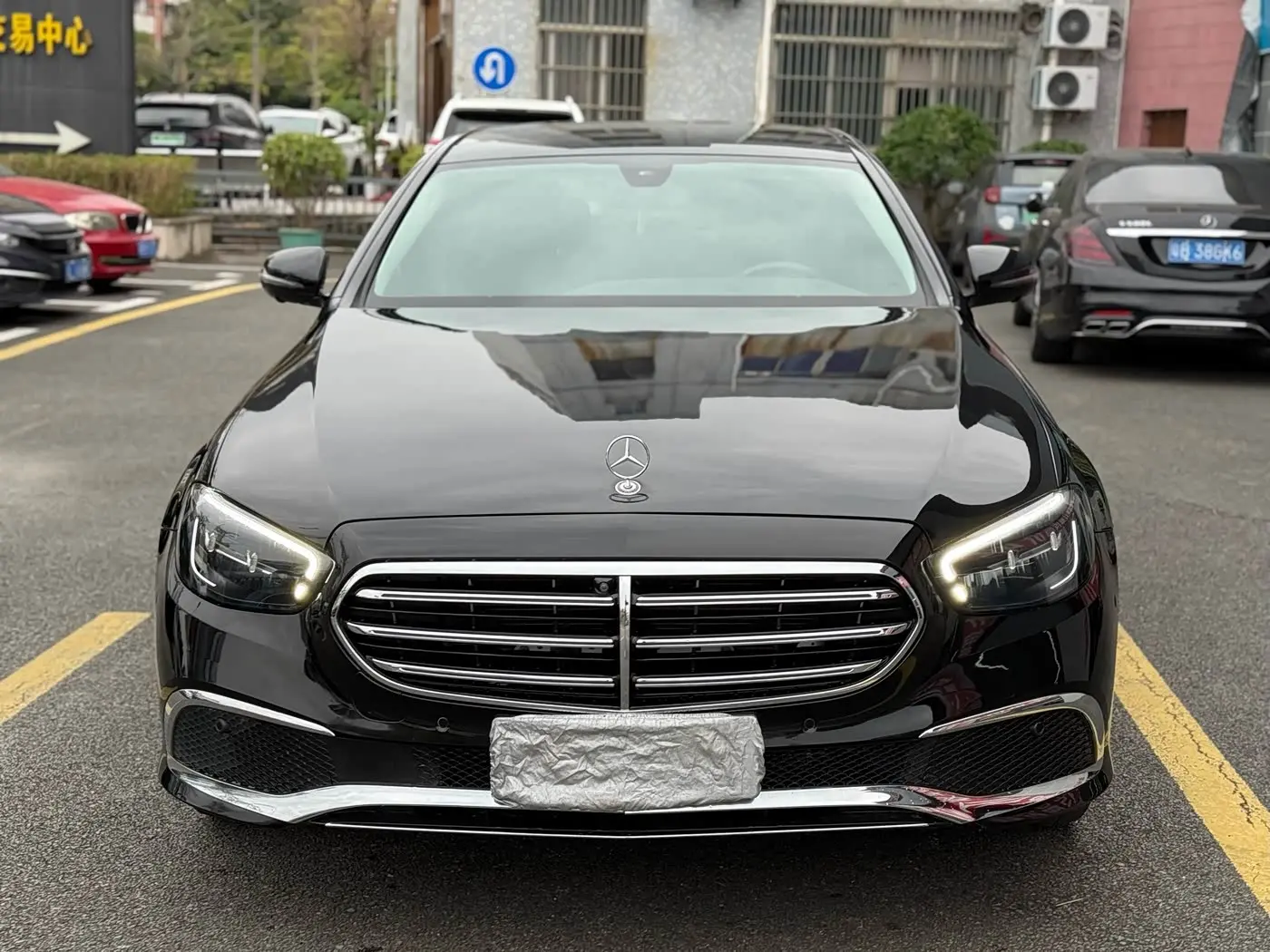 Mercedes-Benz E-Class 2022 — Photo 2/9