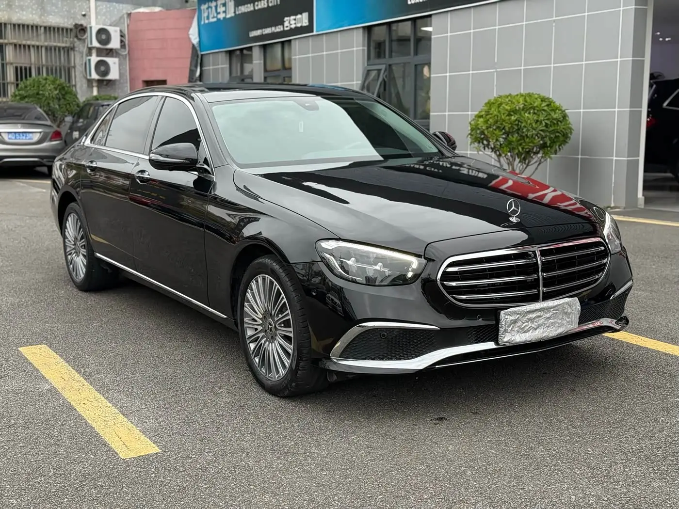 Mercedes-Benz E-Class 2022 — Photo 3/9