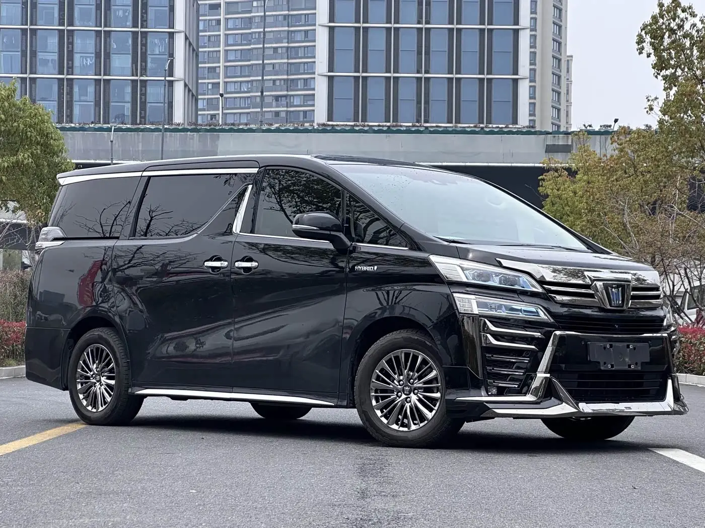 Toyota Vellfire 2022 — Photo 4/20