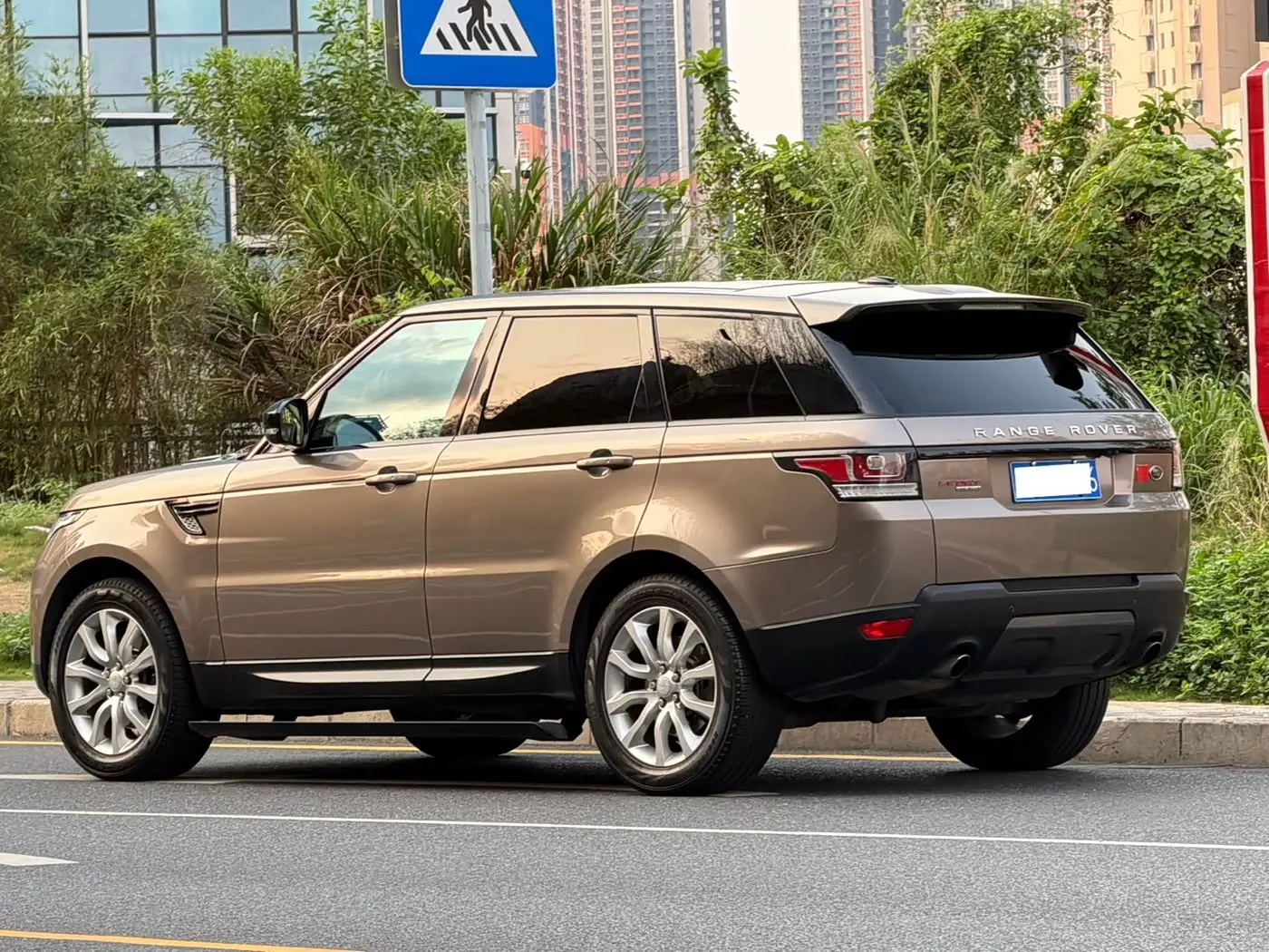 Land Rover Range Rover Sport 2016 — Şəkil 3/17