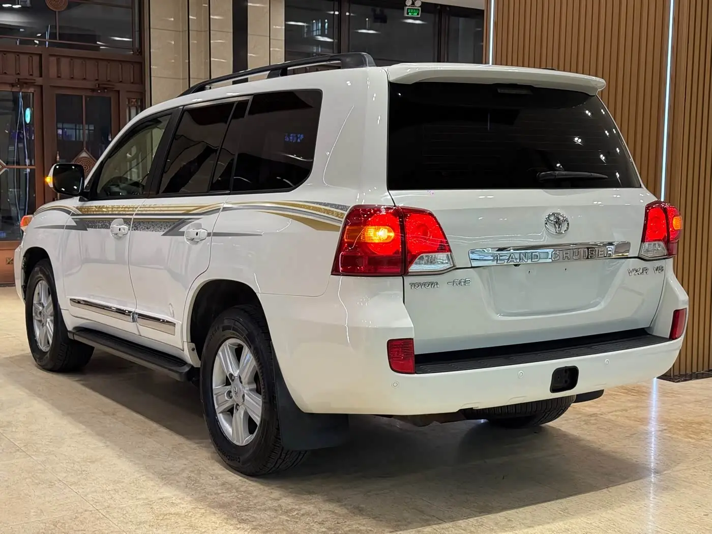 Toyota Land Cruiser 2013 — Photo 6/20