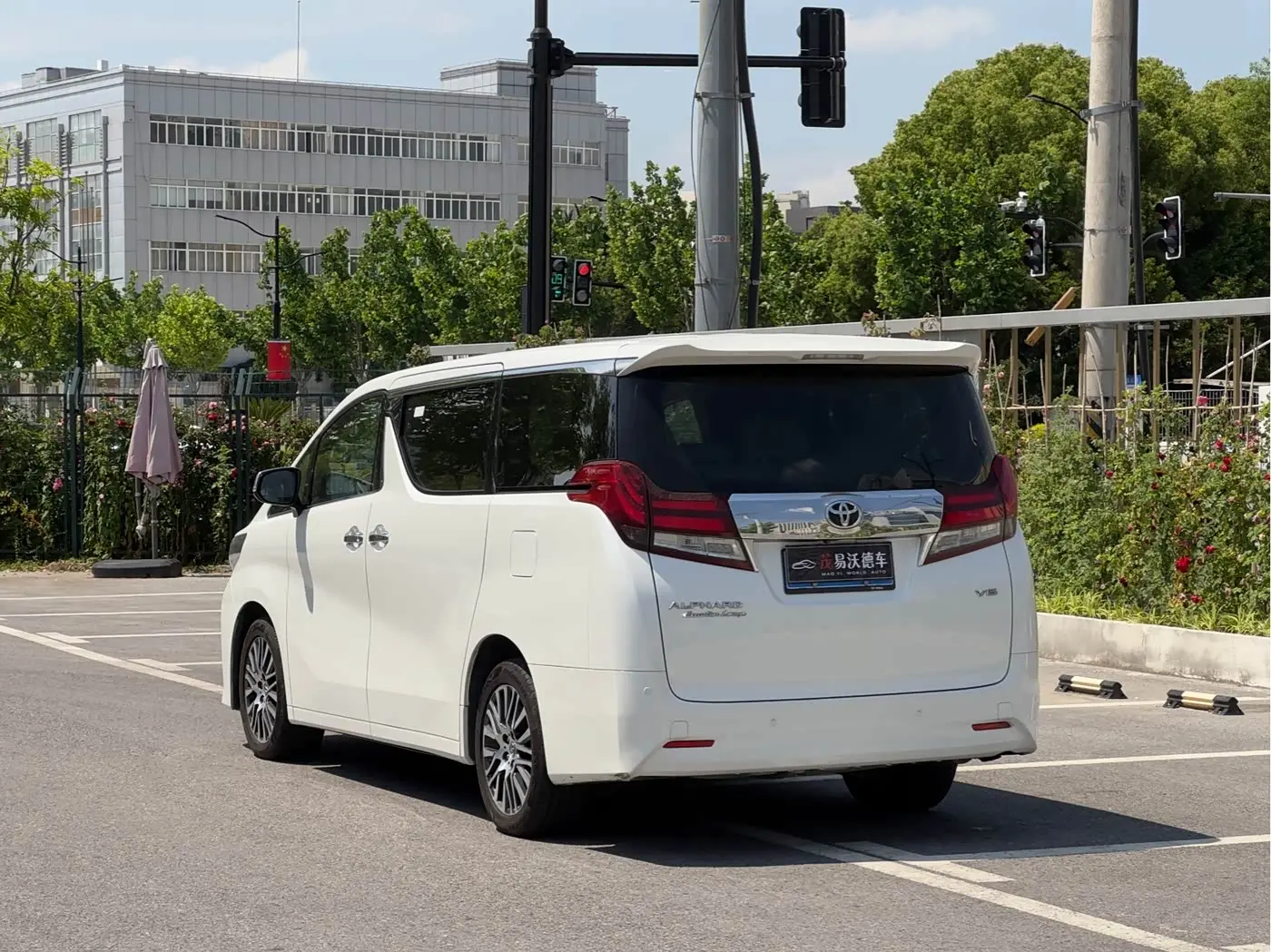 Toyota Alphard 2017 — Фото 6/20