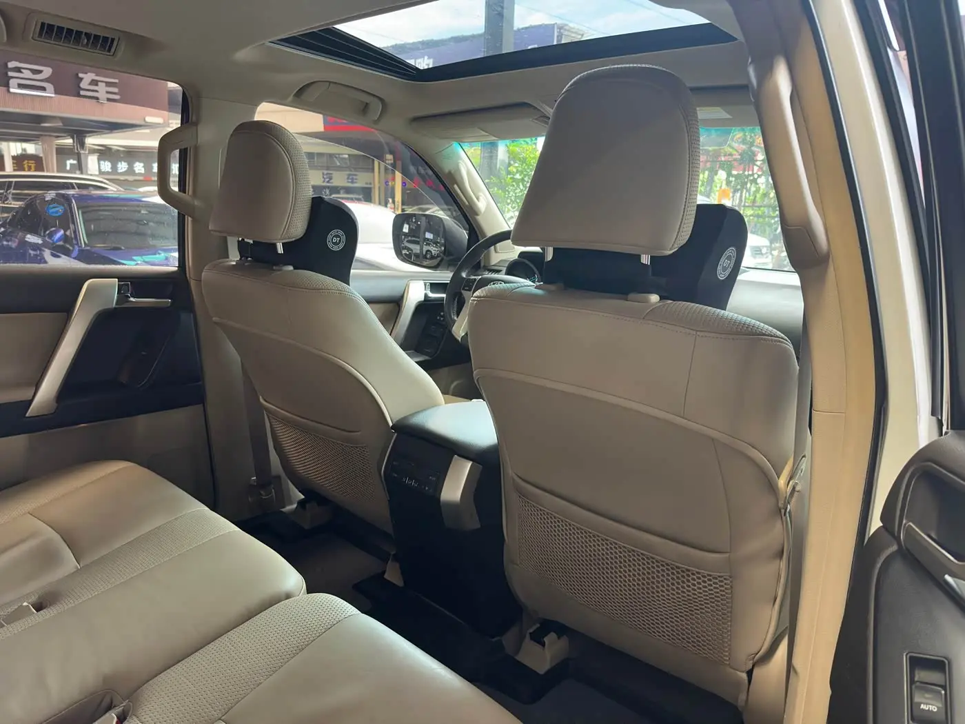 Toyota Prado 2013 — Photo 18/19