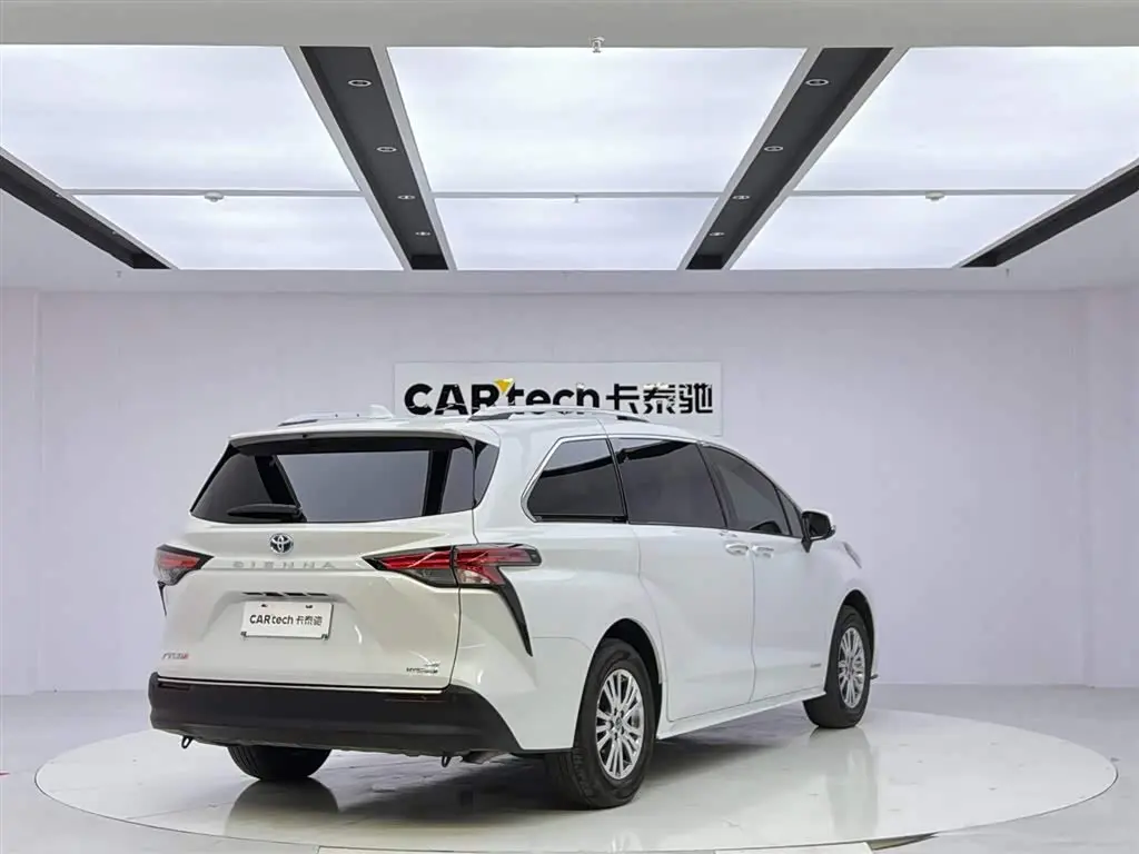 Toyota Sienna 2023 — Photo 5/20