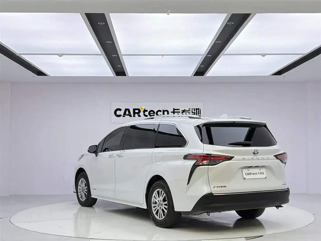 Toyota Sienna 2023 — Photo 3/20