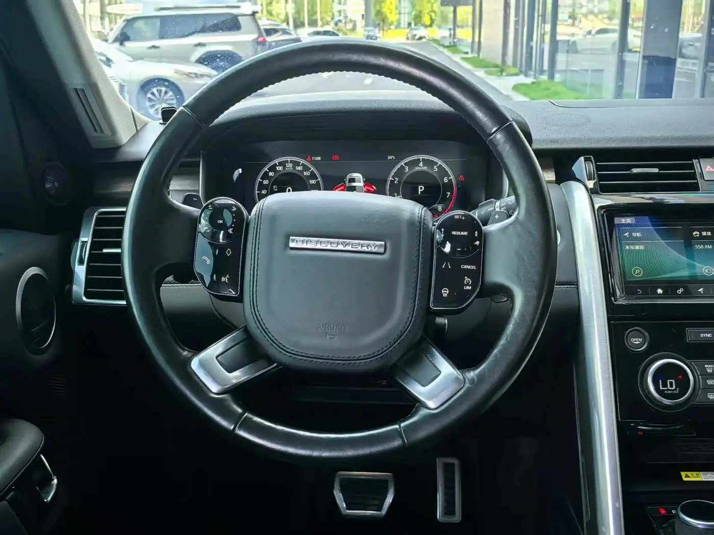 Land Rover Discovery 2019 — Photo 11/17