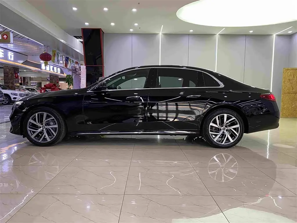 Mercedes-Benz E-Class 2024 — Photo 6/18