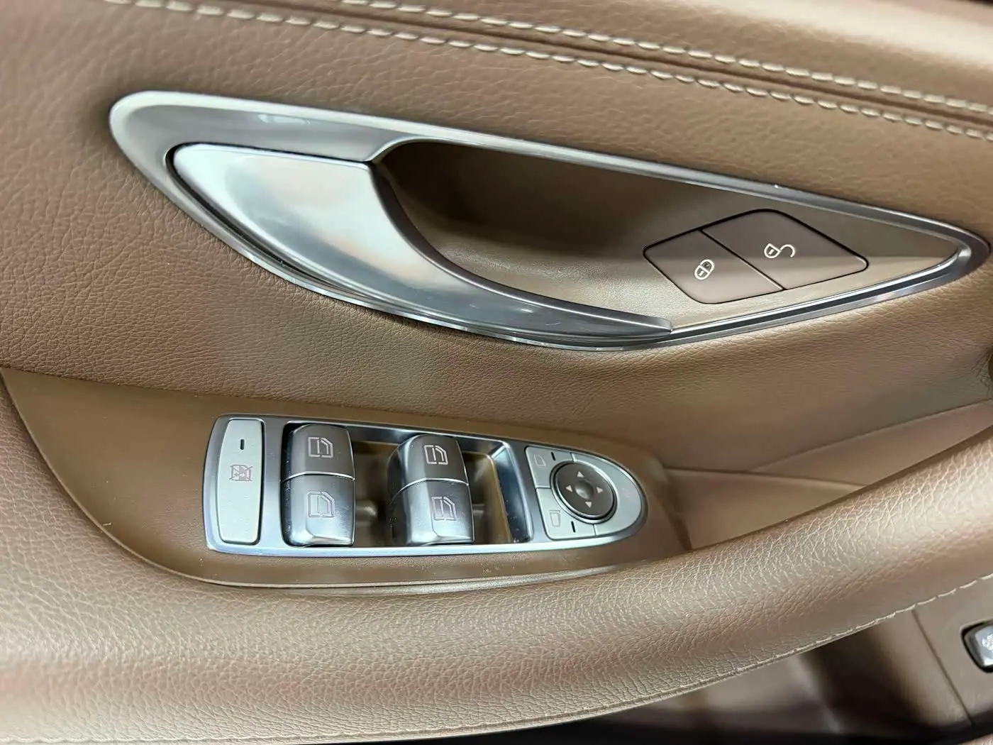Mercedes-Benz E-Class 2020 — Фото 18/18