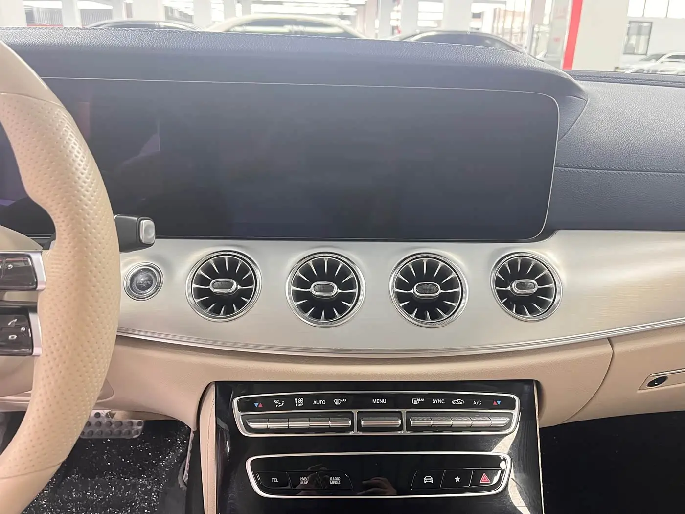 Mercedes-Benz E-Class 2022 — Photo 8/15