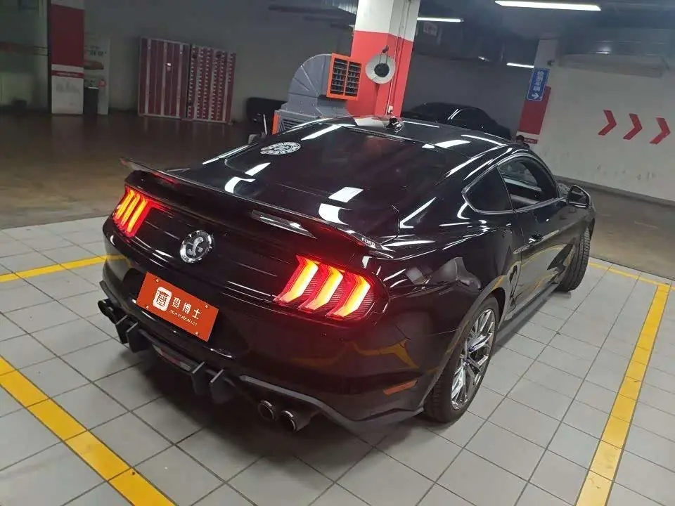 Ford Mustang 2022 — Photo 9/9