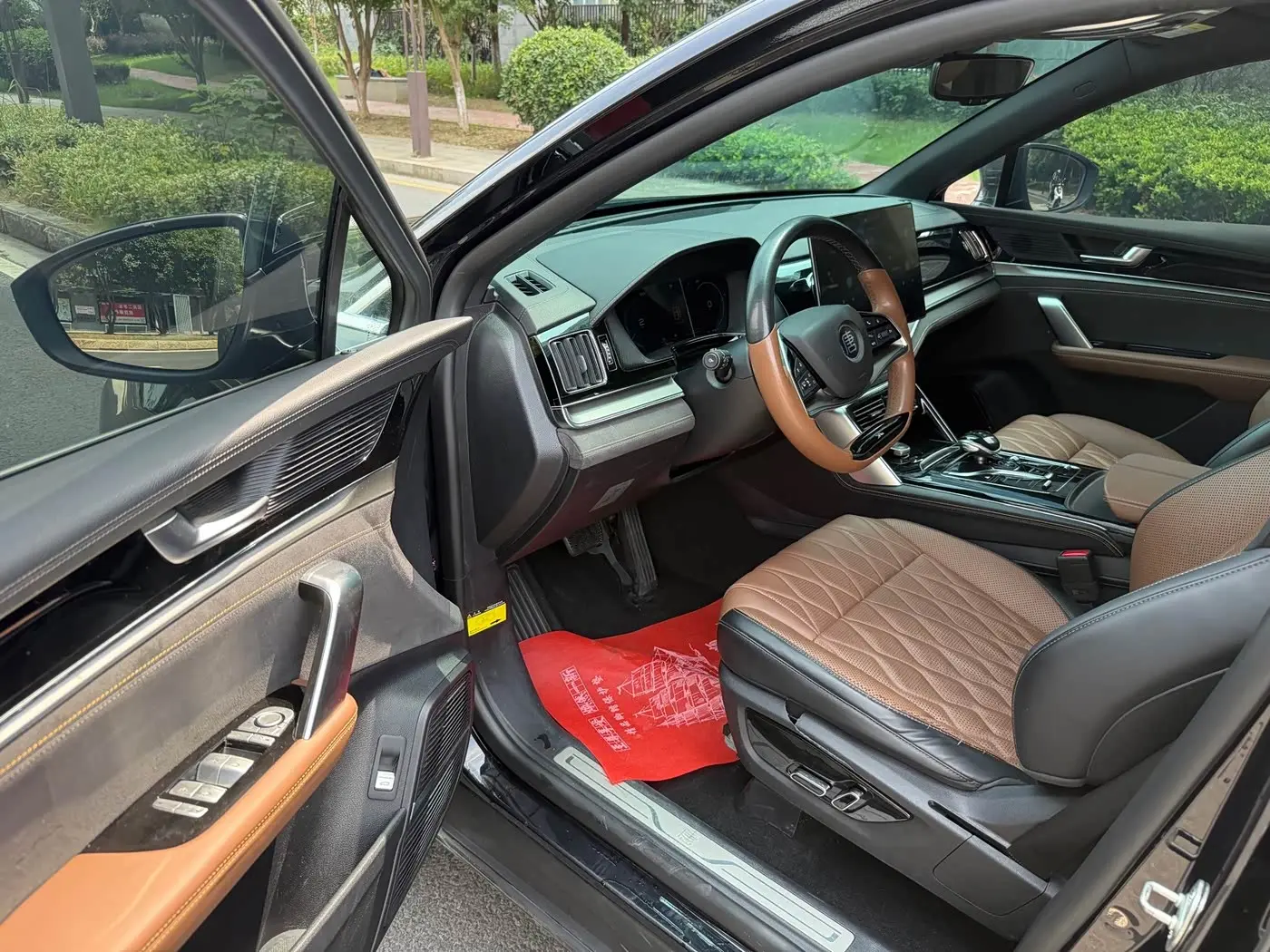 BYD Tang New Energy 2023 — Şəkil 8/15