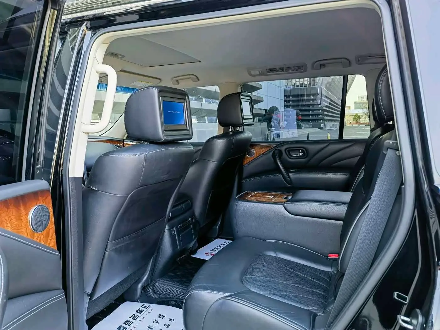 Infiniti QX80 2017 — Şəkil 10/15