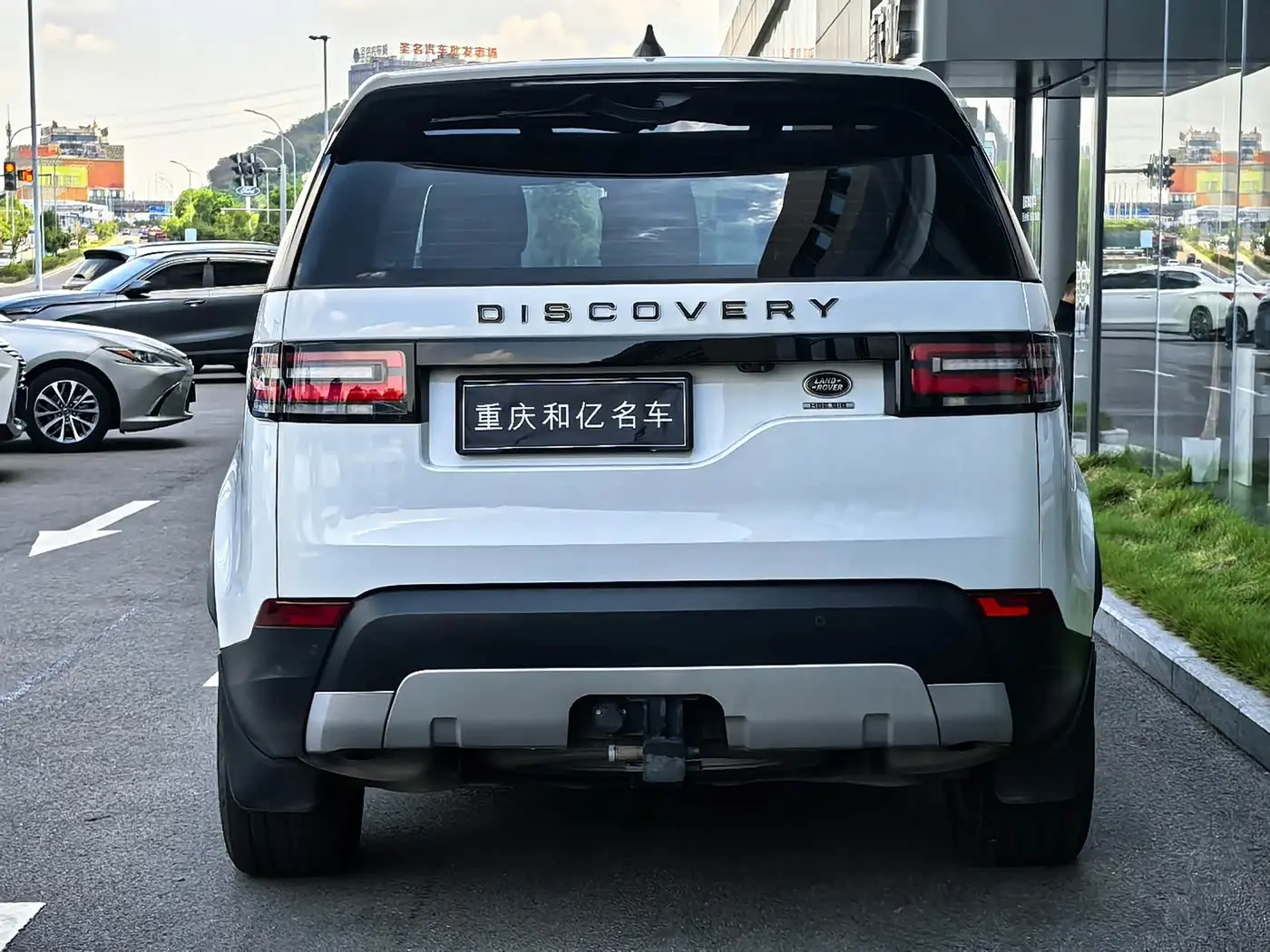 Land Rover Discovery 2019 — Photo 4/17