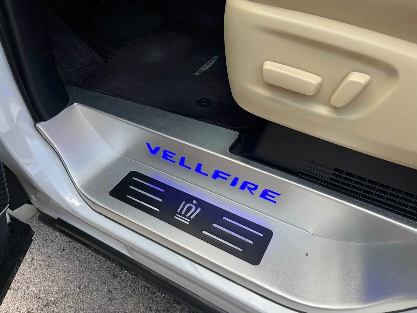 Toyota Vellfire 2023 — Photo 12/20